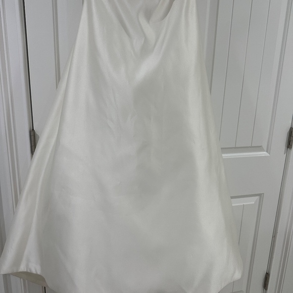 Wedding Dress by ENZOANI - Picture 16 of 16